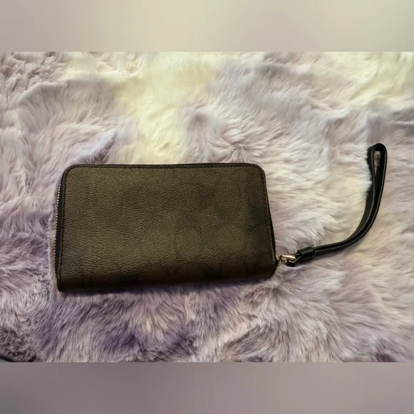 Signature Coach Dark Brown M Leather Zip around phone and card holder Wristlet - Picture 6 of 6